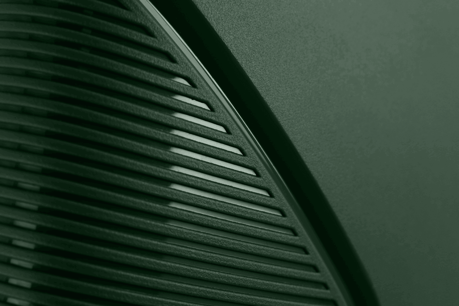 Nahaufnahme Detail eines modernen Lautsprechers Detaillierte Nahaufnahme der texturierten Oberfläche eines Lautsprechers in dunklem Grün